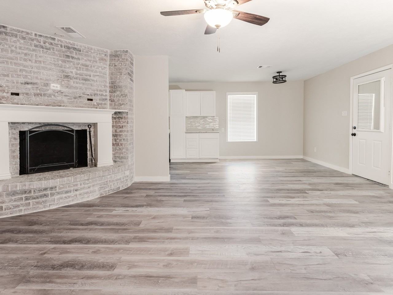 501 Edgewood Ave - Photo 4 of 7
