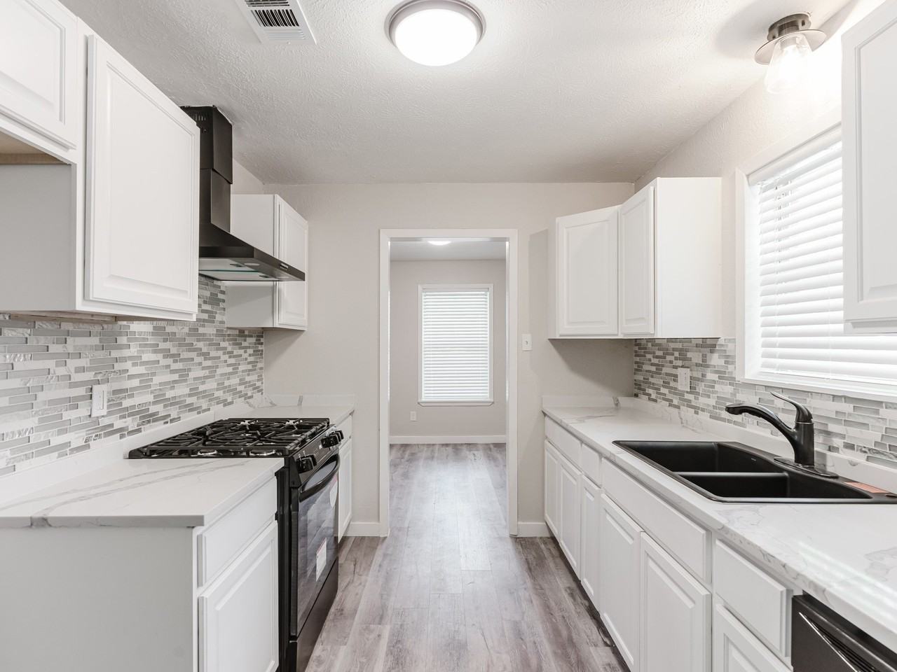 501 Edgewood Ave - Photo 6 of 7