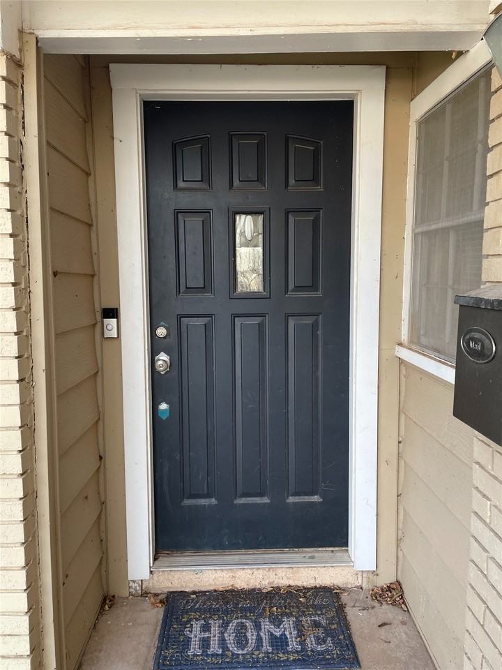 2717 S 41st St - Photo 2 of 18