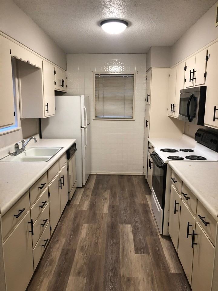 3327 S 15th St - Photo 5 of 17