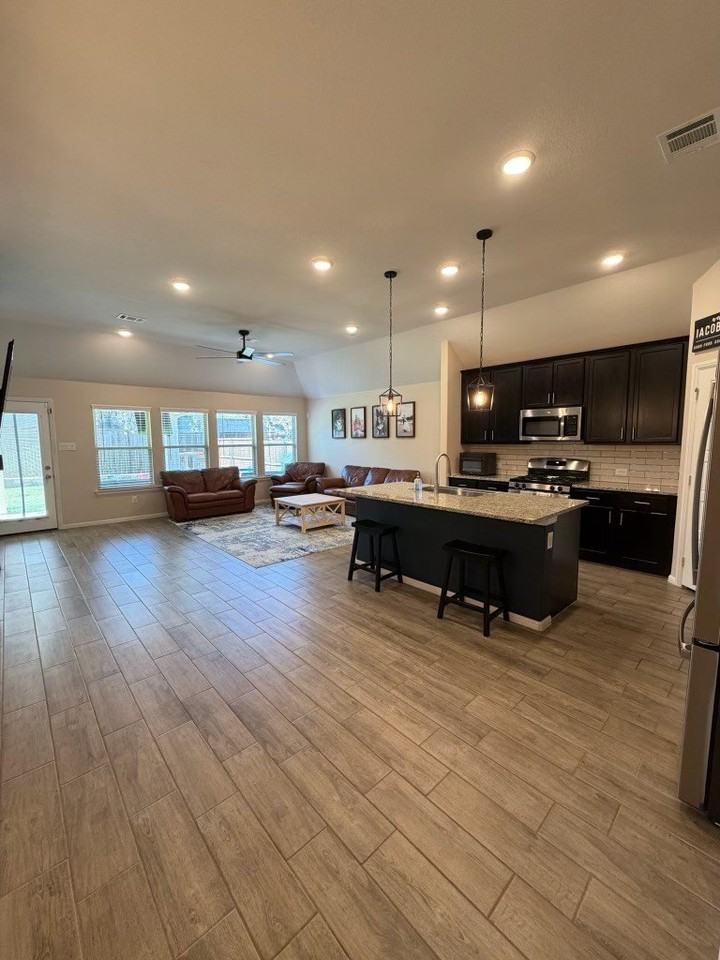 3608 Safai St - Photo 4 of 25
