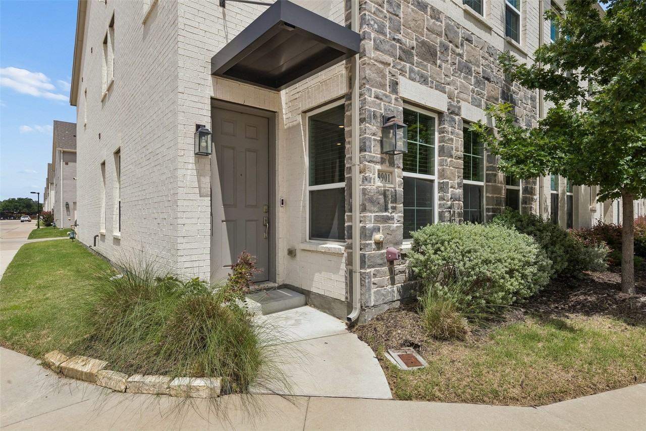 9901 Schramm St - Photo 3 of 29