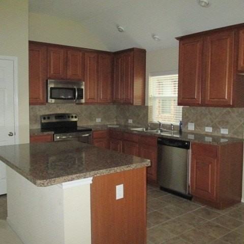 1136 Ainsworth Dr - Photo 2 of 4