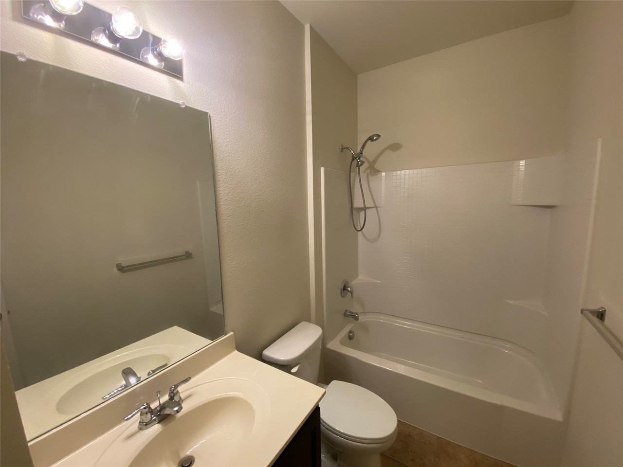 1721 Megan Creek Dr - Photo 5 of 14