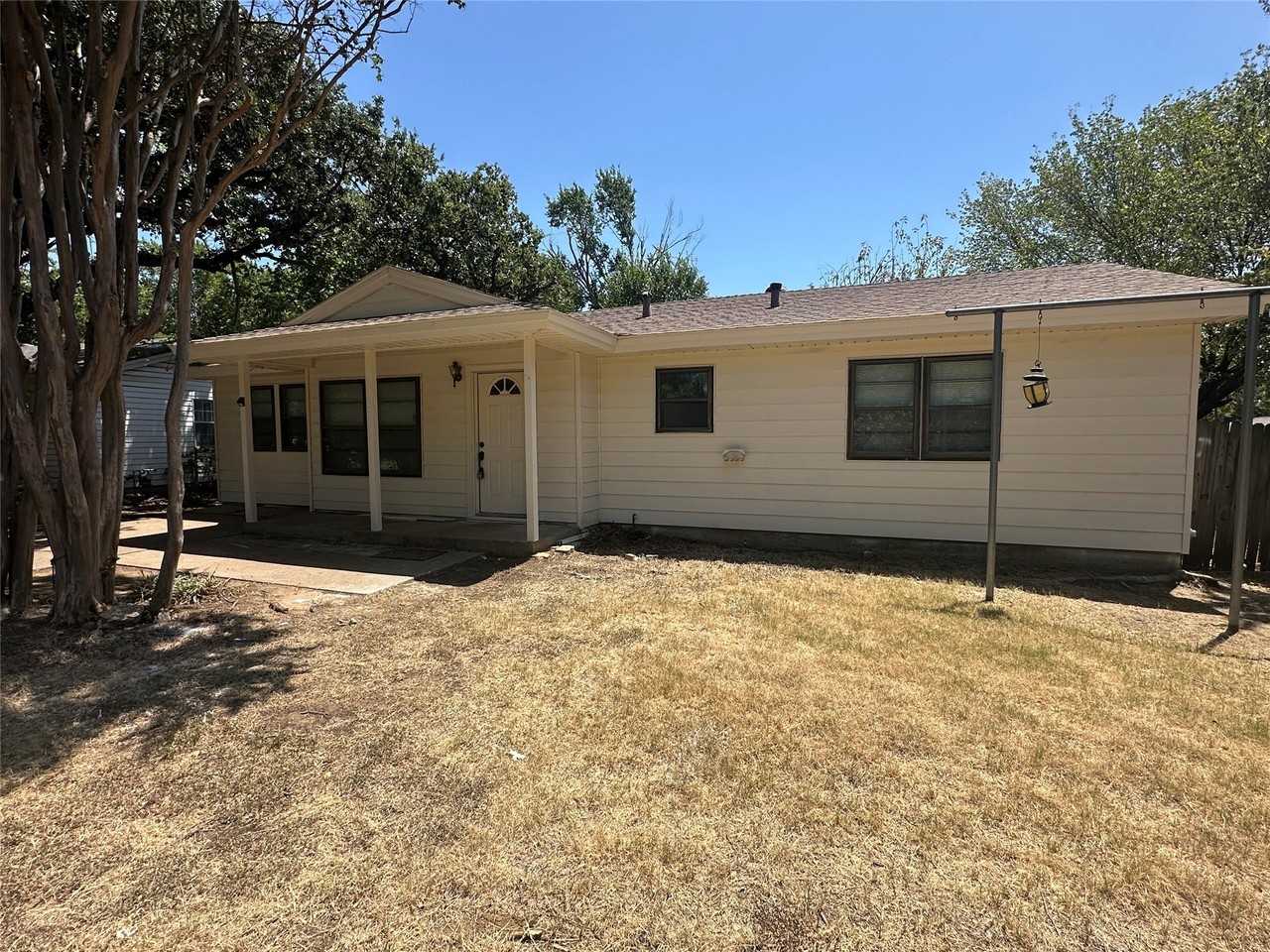 1000 Harris Dr - Photo 2 of 17