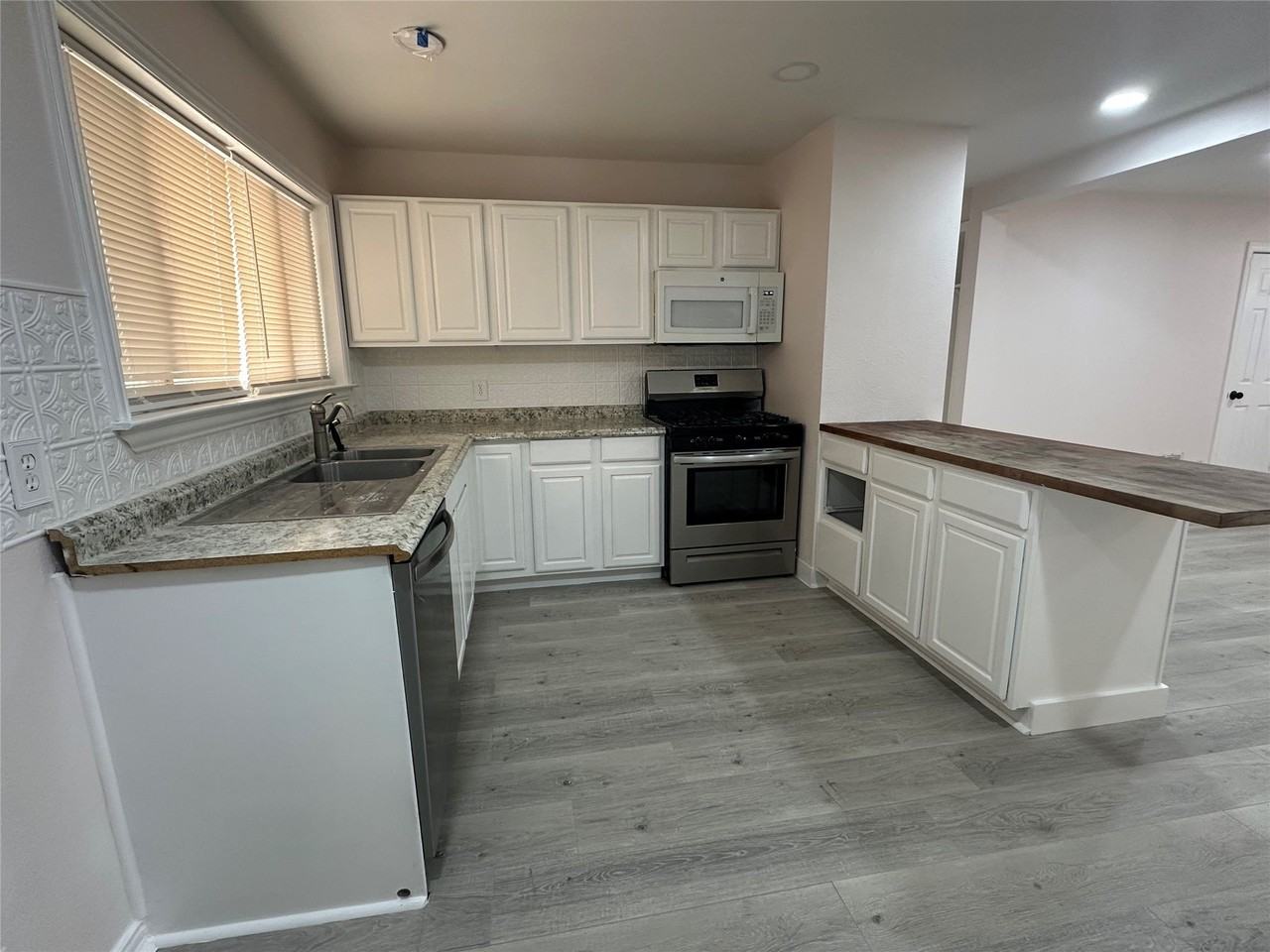 1000 Harris Dr - Photo 6 of 17