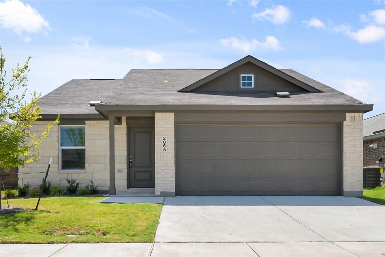 2065 Shady Oaks Dr - Photo 2 of 29