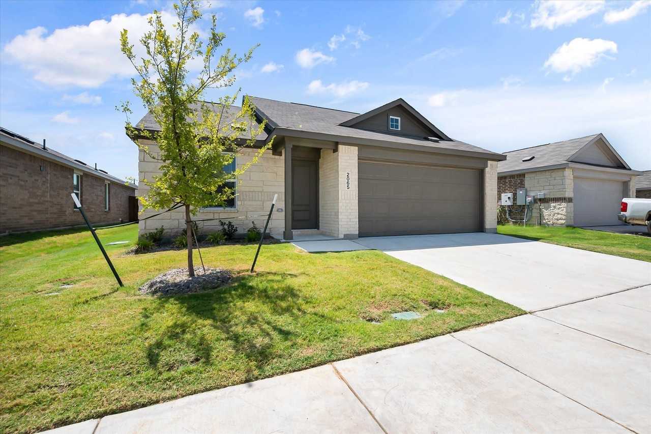 2065 Shady Oaks Dr - Photo 3 of 29