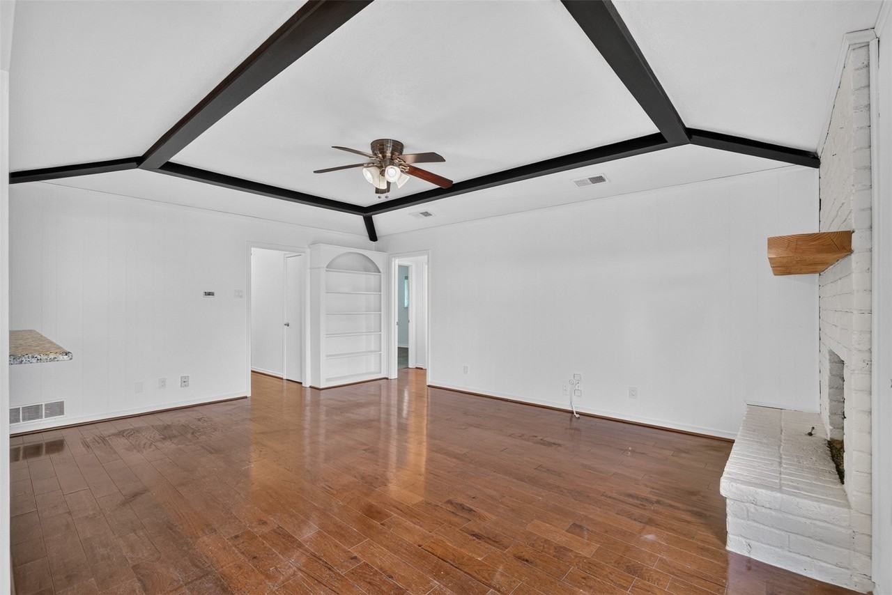 10526 Ravenscroft Dr - Photo 4 of 22