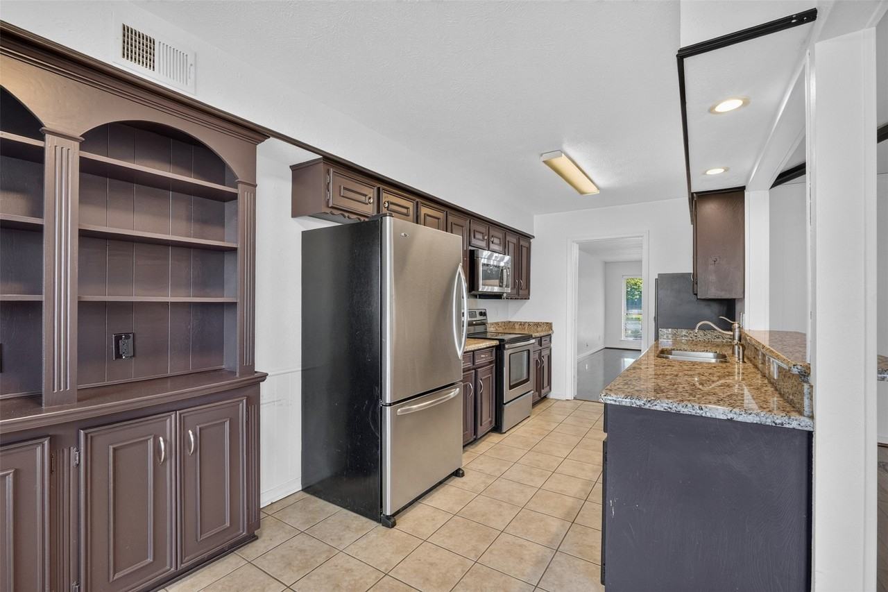 10526 Ravenscroft Dr - Photo 5 of 22