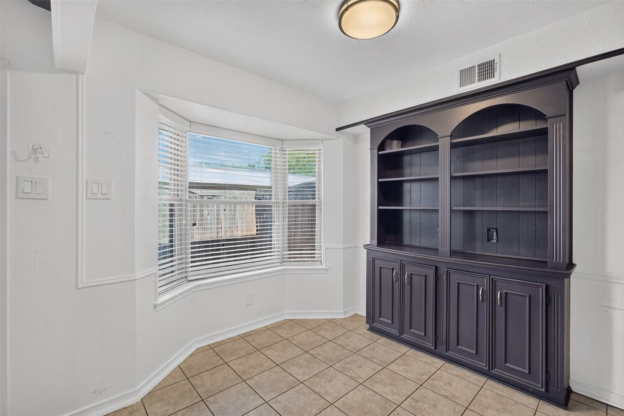 10526 Ravenscroft Dr - Photo 6 of 22