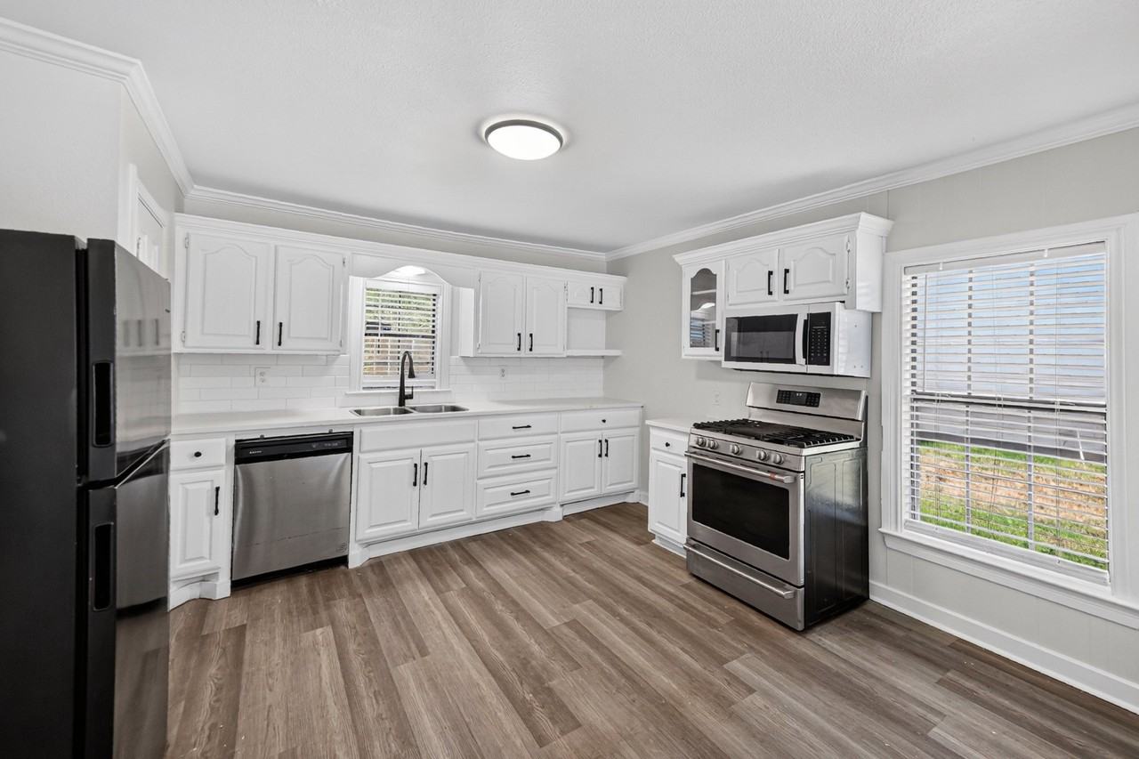 703 West St - Photo 3 of 19