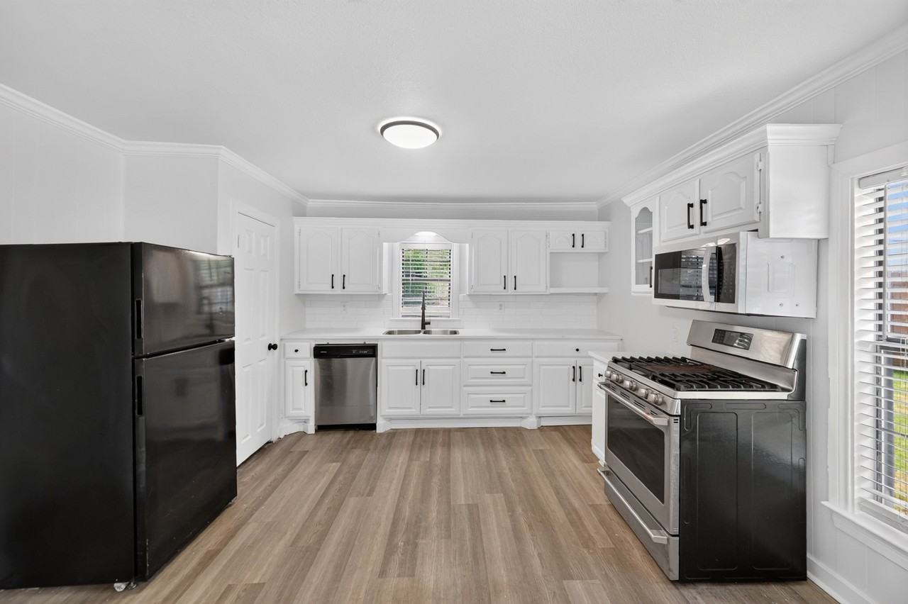 703 West St - Photo 7 of 19
