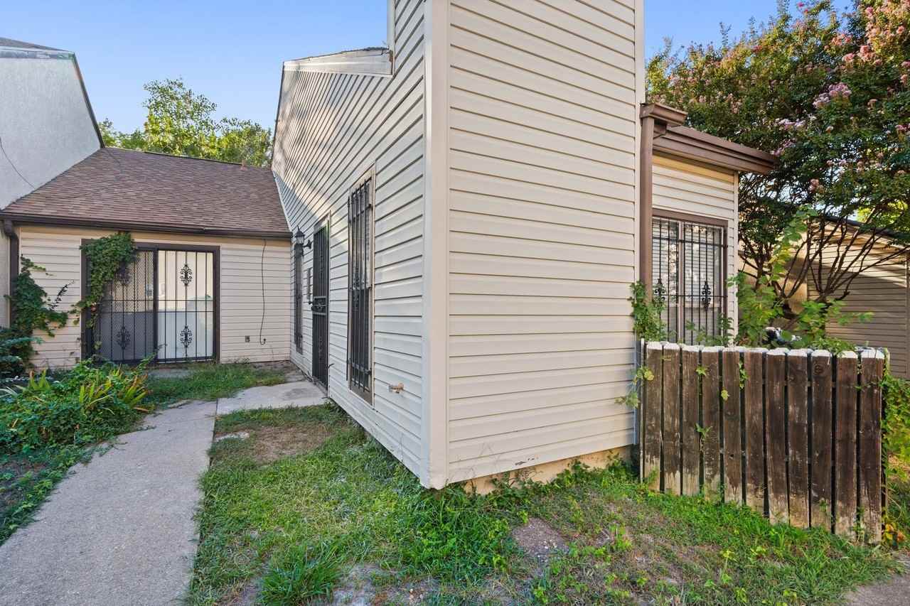 1507 Gailbrook Ln - Photo 2 of 22