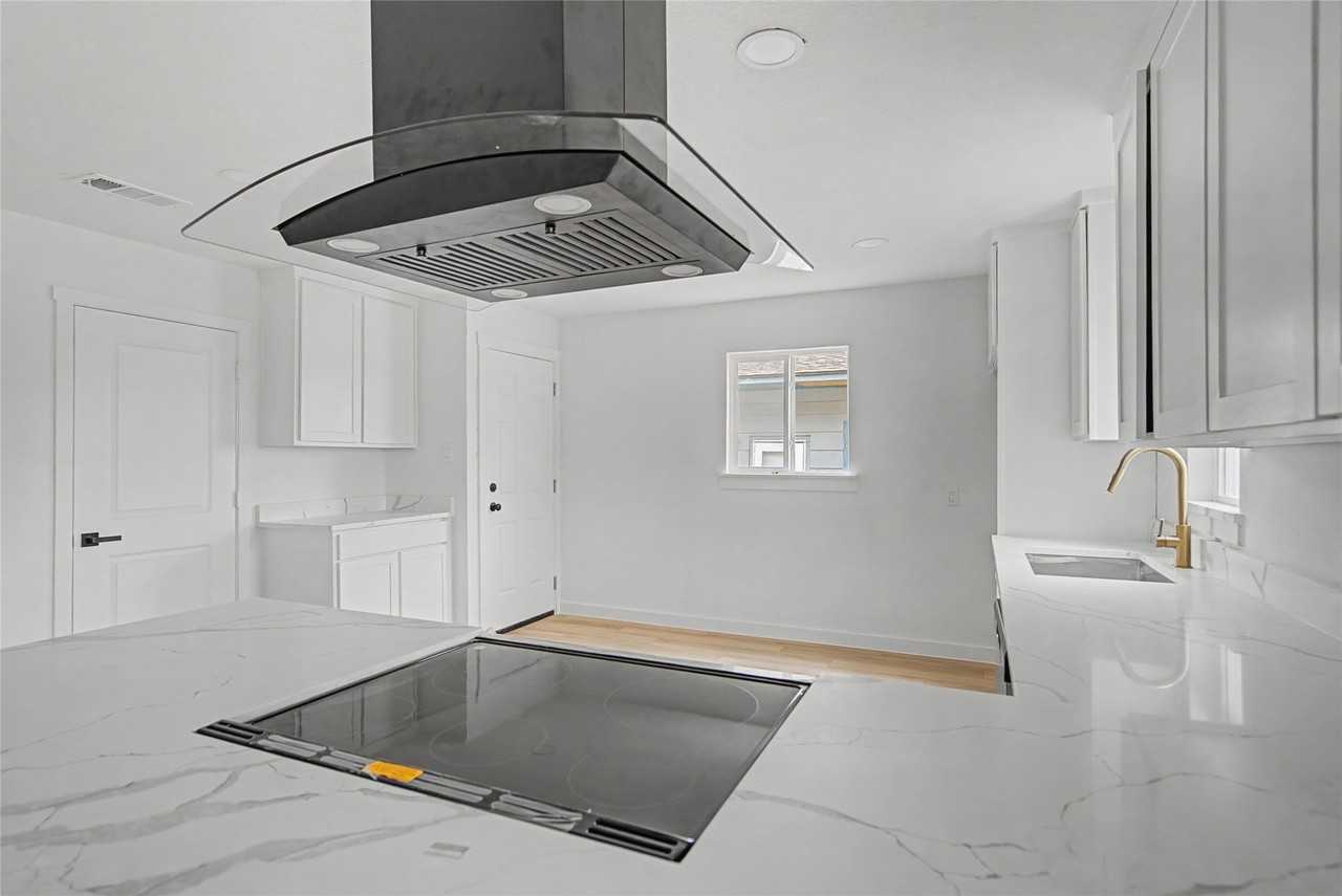 1411 W Gandy St - Photo 3 of 28