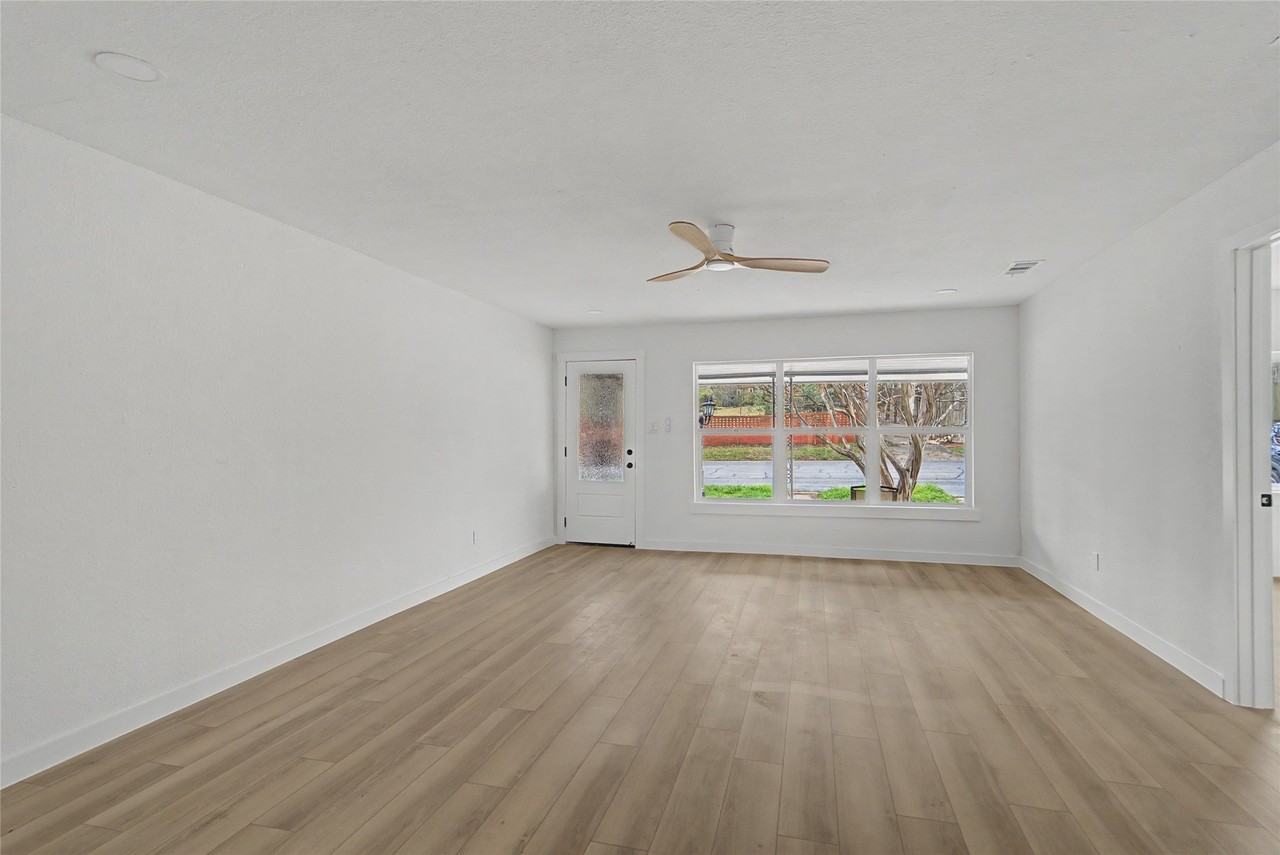 1411 W Gandy St - Photo 6 of 28