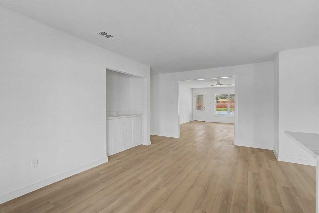 1411 W Gandy St - Photo 7 of 28