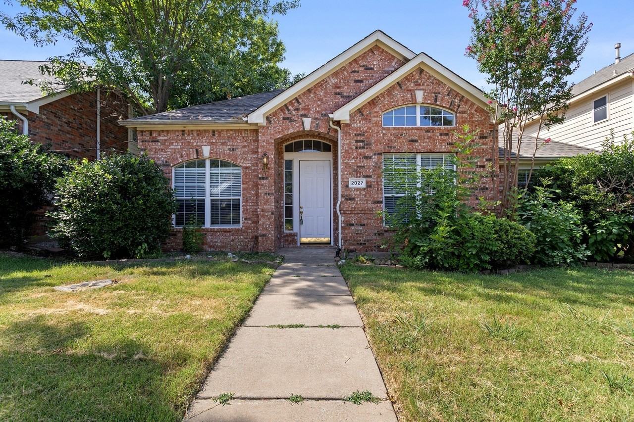 2027 Wimbledon Dr - Photo 2 of 21