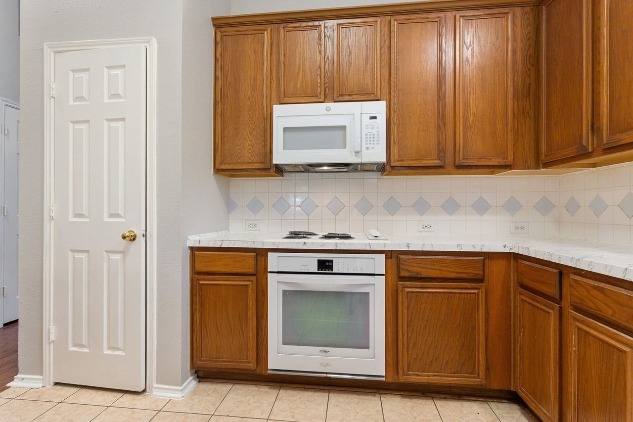 2027 Wimbledon Dr - Photo 4 of 21
