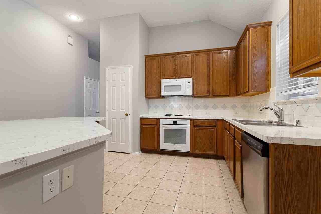 2027 Wimbledon Dr - Photo 6 of 21
