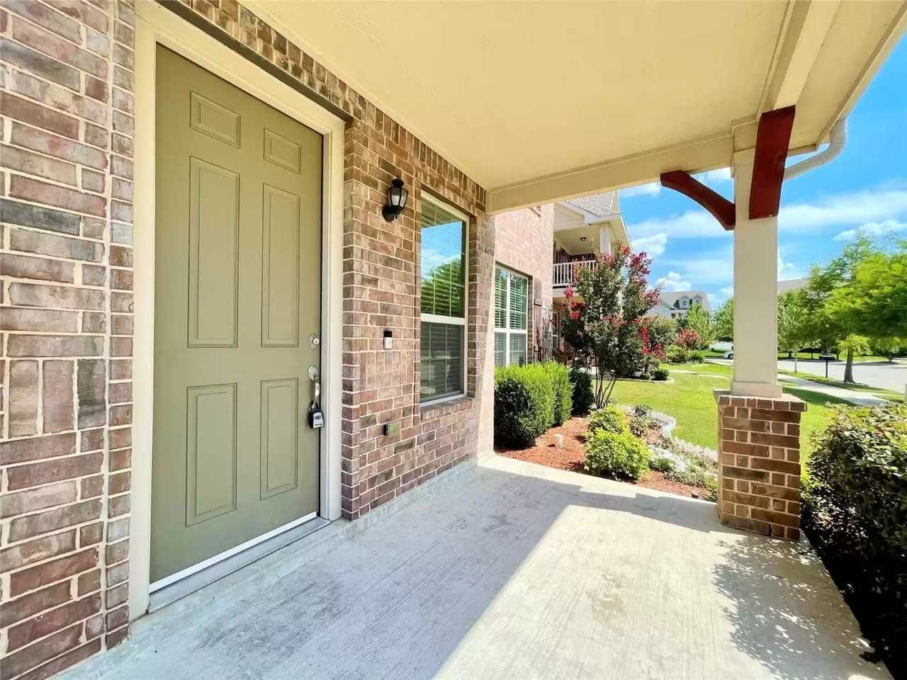 712 Whitemarsh Dr - Photo 2 of 19