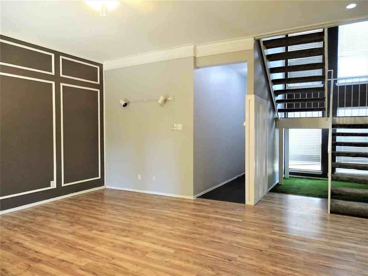 2252 Jackson Cir - Photo 3 of 30