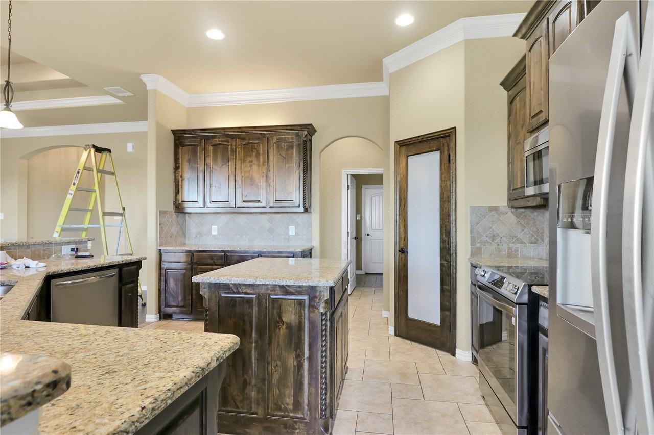 694 Jennings Ln - Photo 5 of 13