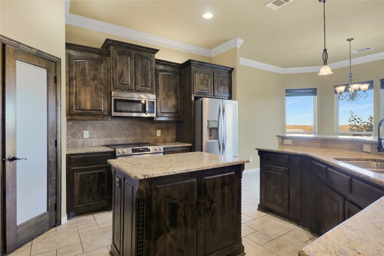 694 Jennings Ln - Photo 6 of 13