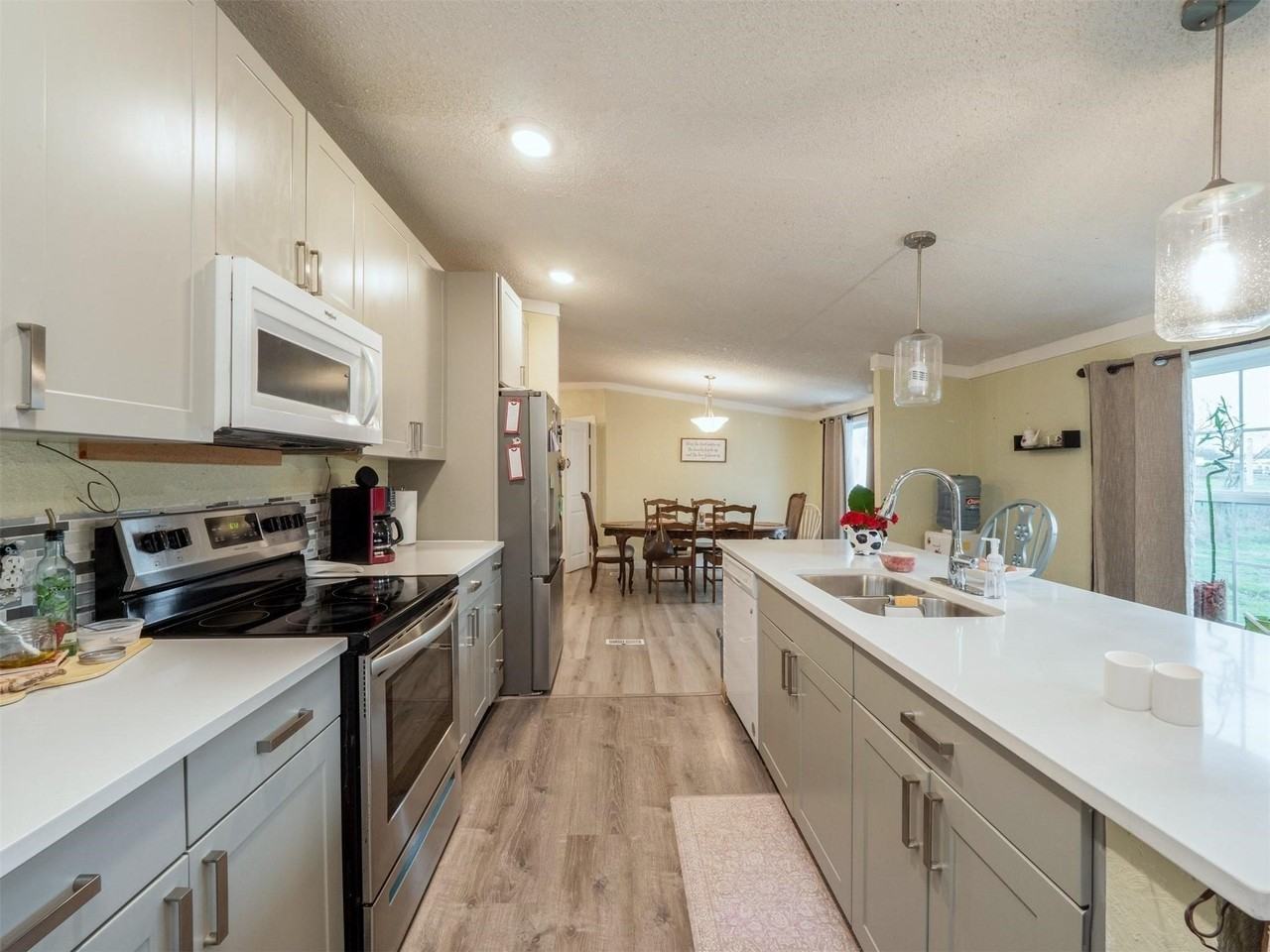 8591 W Ridge Dr - Photo 6 of 26