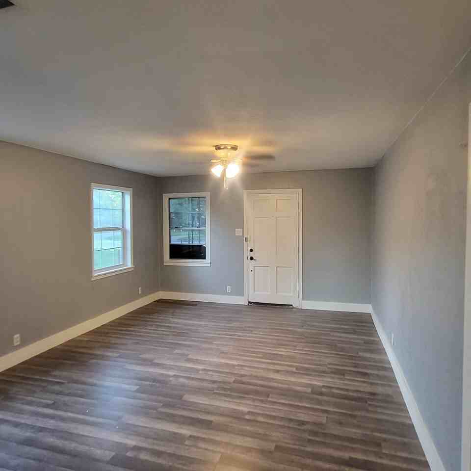 1933 Fort Worth St - Photo 2 of 12