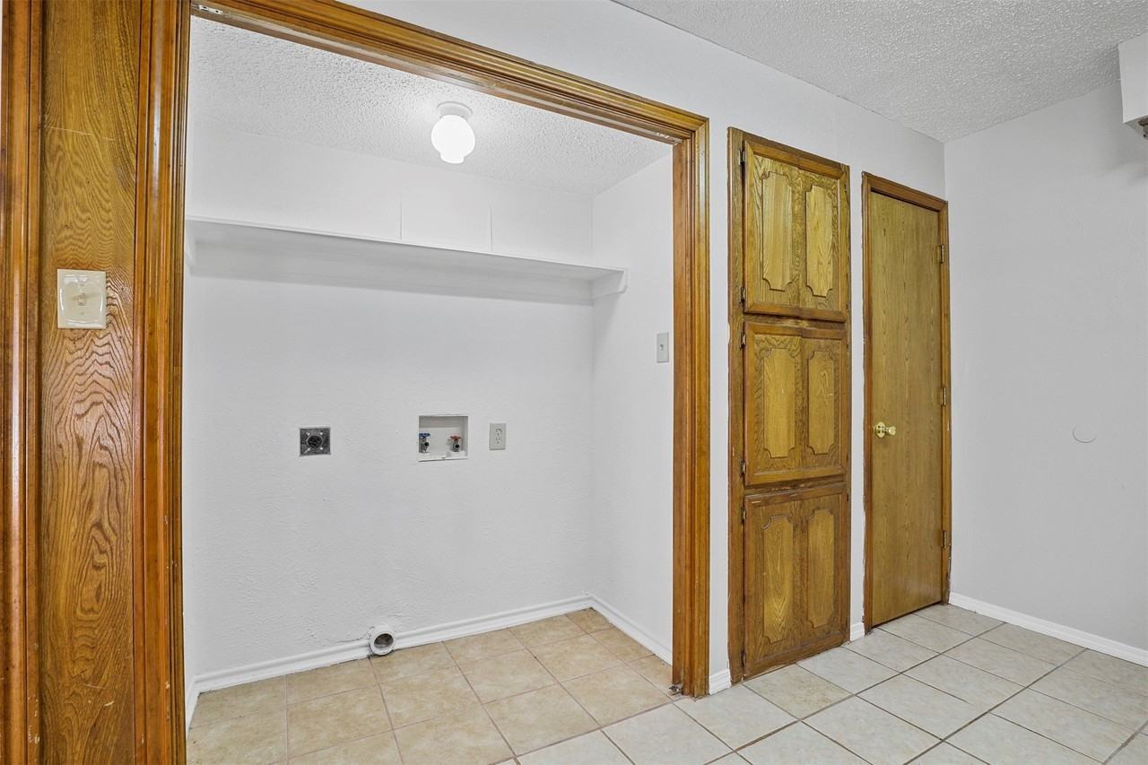 226 E Pritchard #228 - Photo 6 of 15