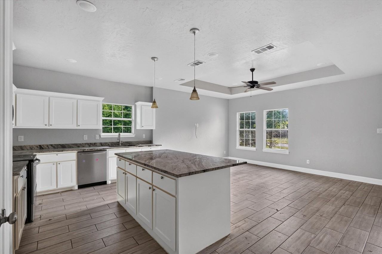4102 Gordon St - Photo 5 of 28