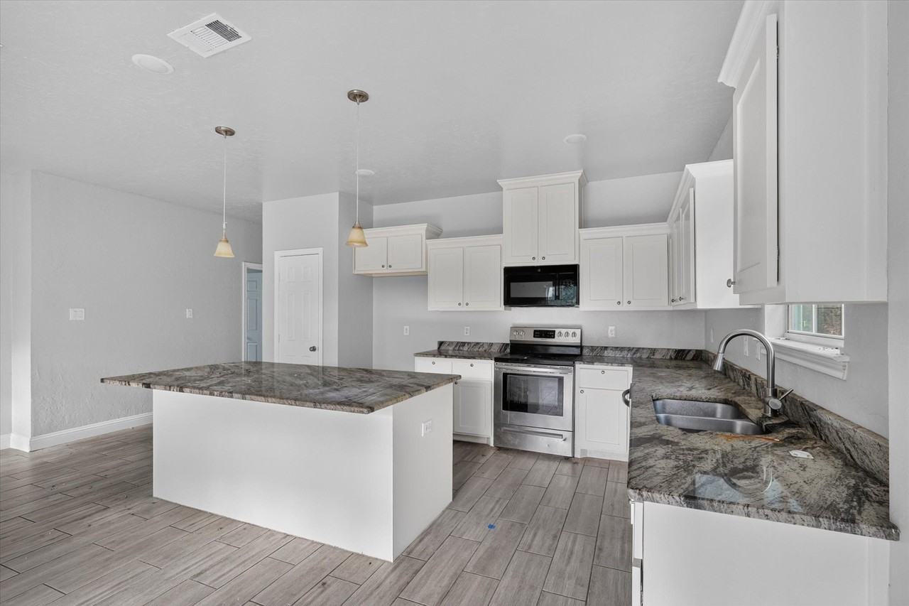 4102 Gordon St - Photo 6 of 28
