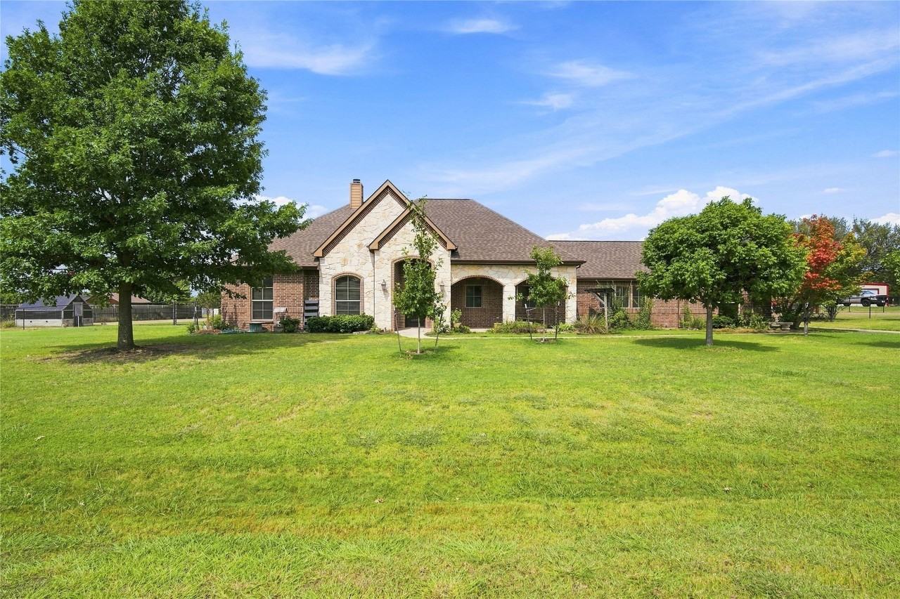 5641 Country South Ln - Photo 2 of 40