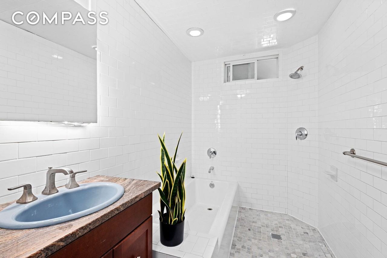 512 Decatur St #1 - Photo 3 of 6