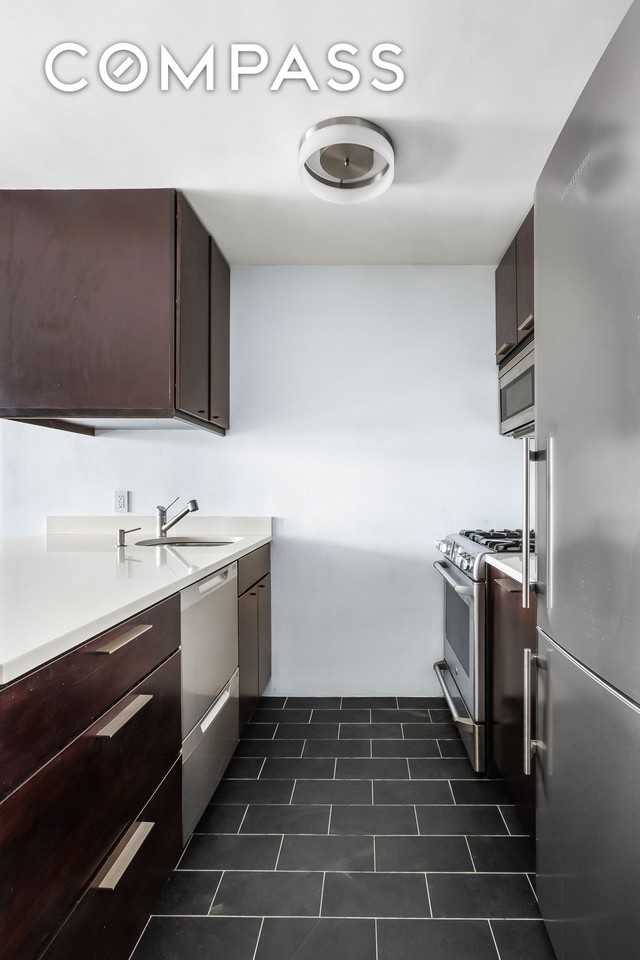 376 Broadway #14E - Photo 4 of 11