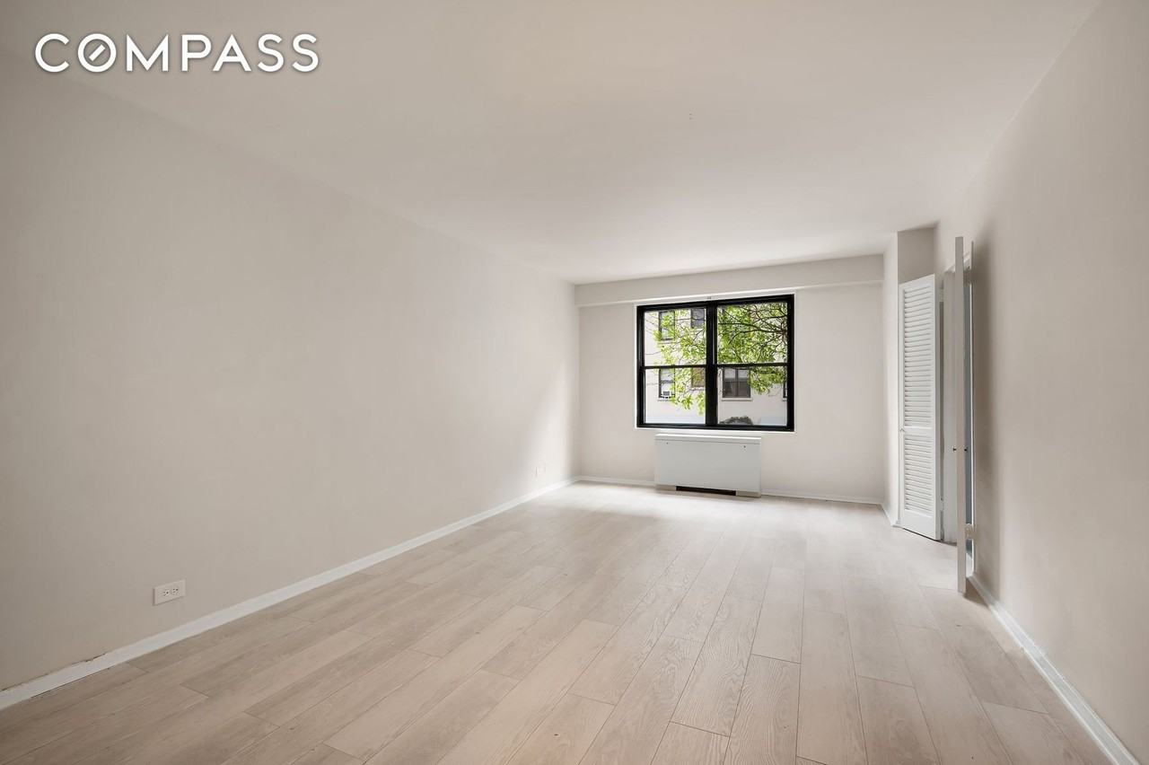120 E 90th St #2F - Photo 2 of 5
