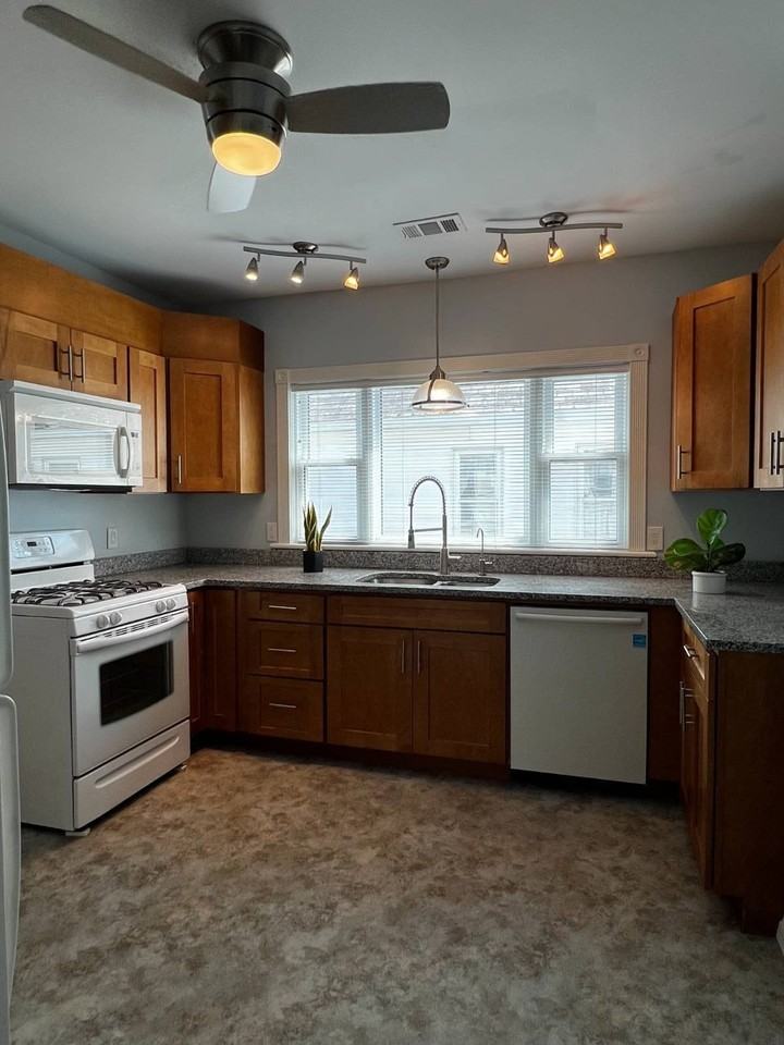 713 Orchard St - Photo 2 of 16