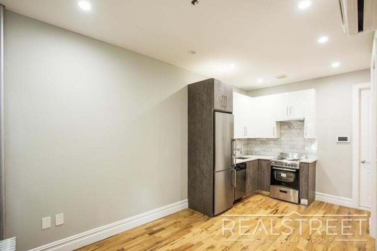 1233 Dean St #2F - Photo 3 of 9