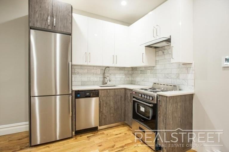 1233 Dean St #2F - Photo 4 of 9