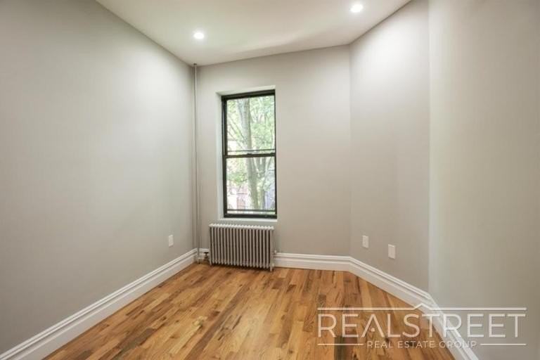 1233 Dean St #2F - Photo 5 of 9