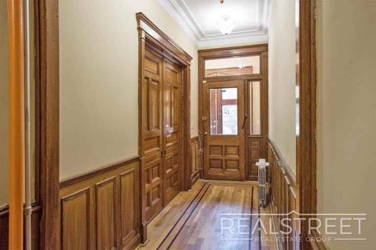 1233 Dean St #2F - Photo 7 of 9