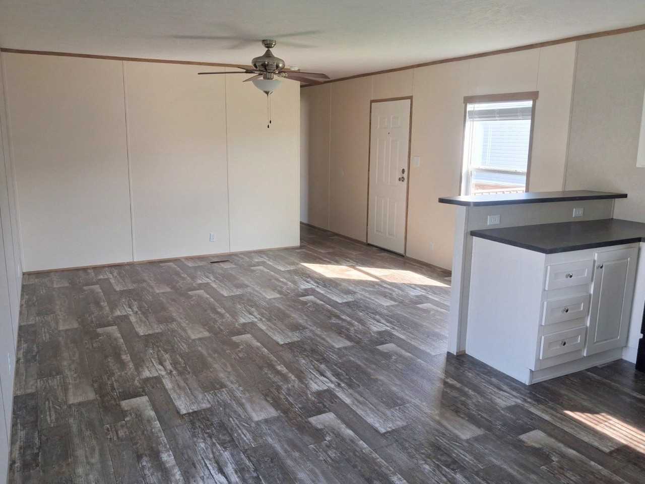 572 Banjo Way - Photo 2 of 6