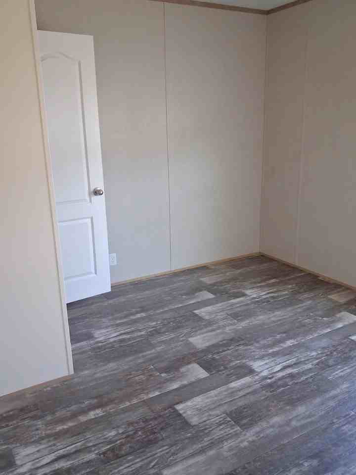 572 Banjo Way - Photo 3 of 6
