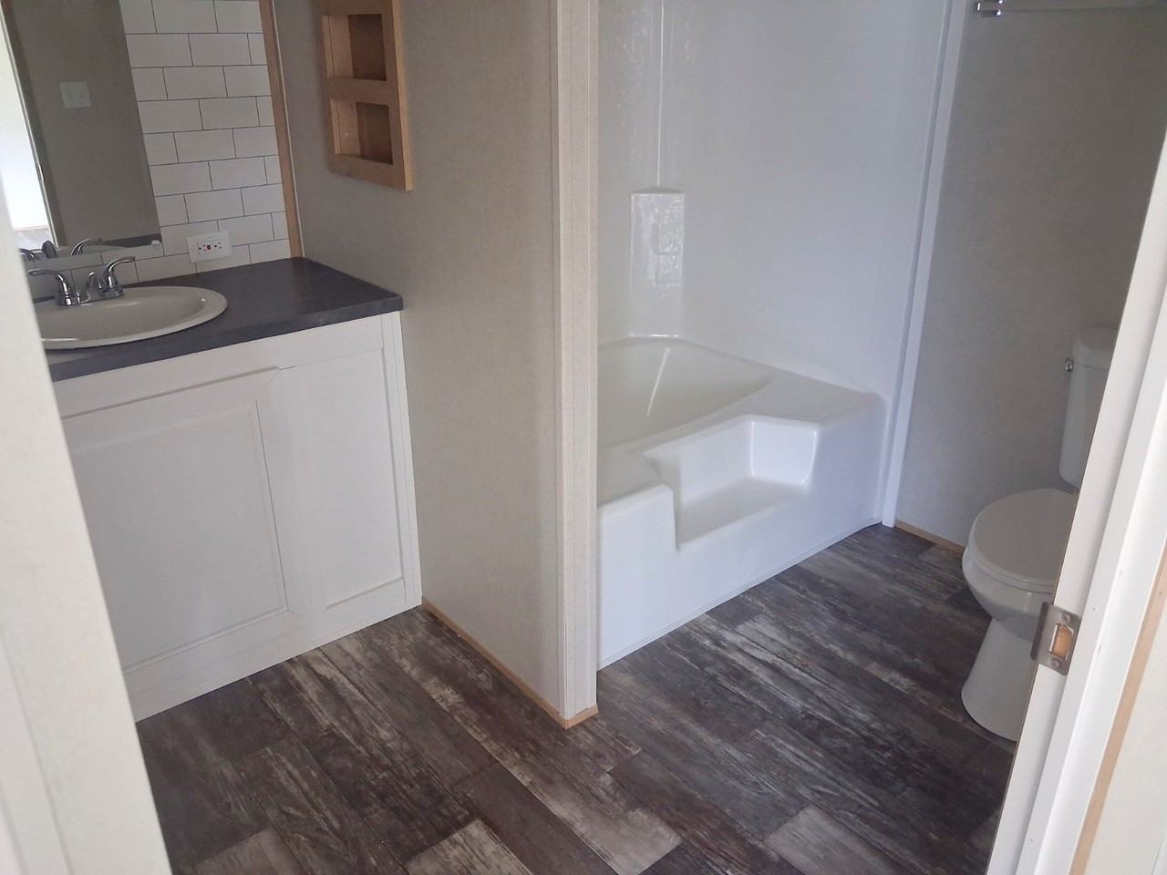 572 Banjo Way - Photo 4 of 6
