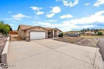 4901 N Reavis Dr - Photo 2 of 20