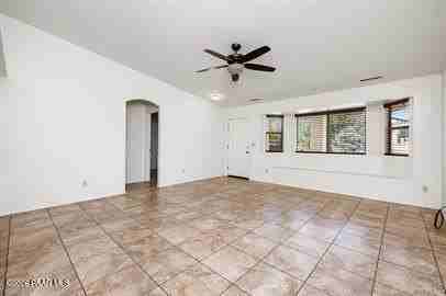 4901 N Reavis Dr - Photo 3 of 20