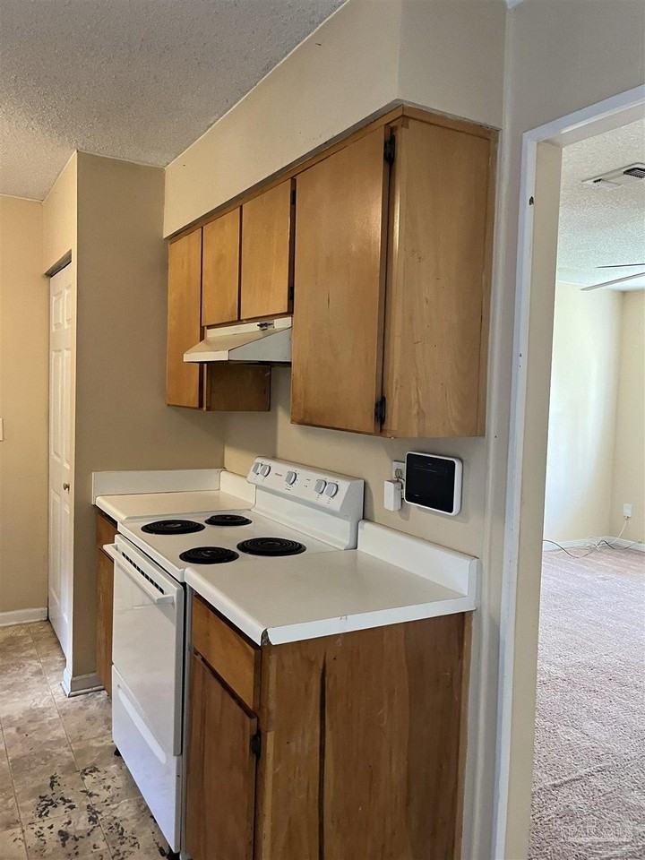 2048 Tomlinson Rd - Photo 3 of 4