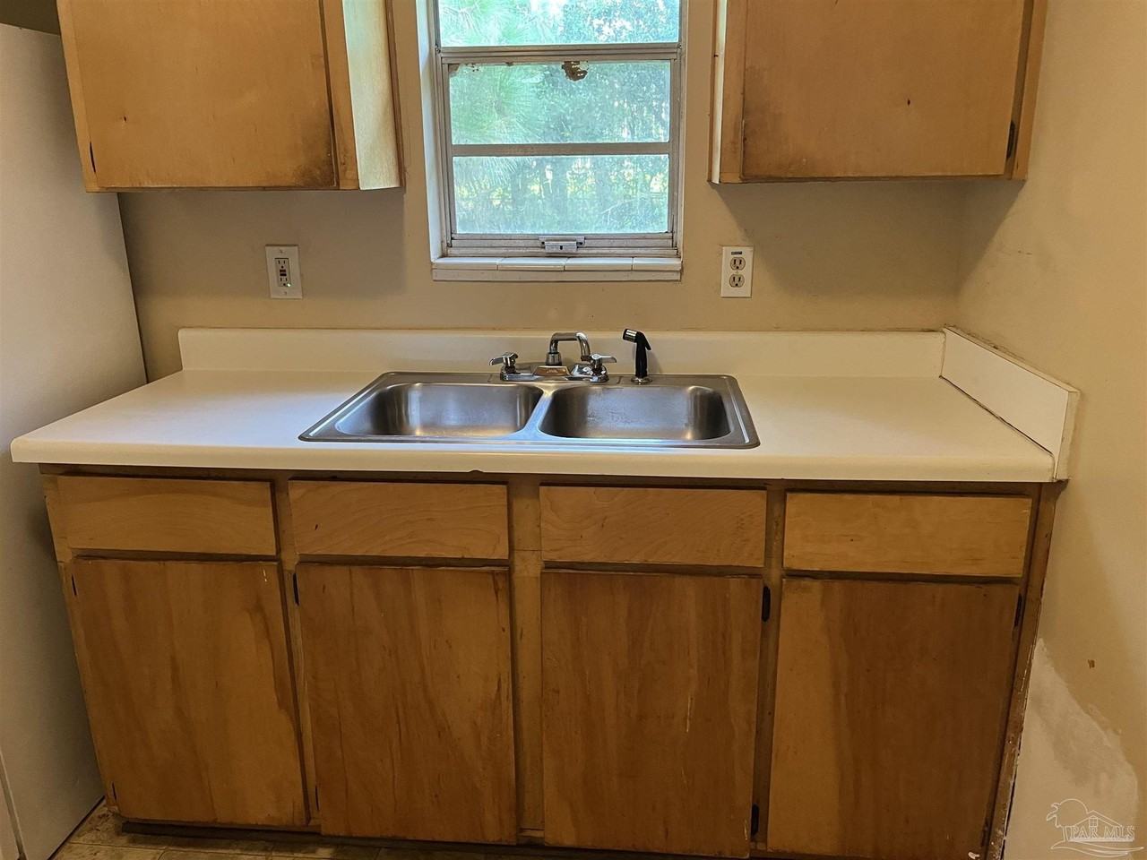 2048 Tomlinson Rd - Photo 2 of 4