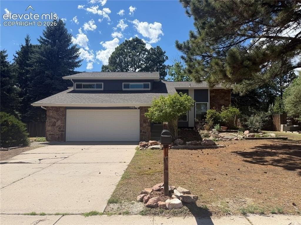 1140 Cenotaph Cir - Photo 2 of 46